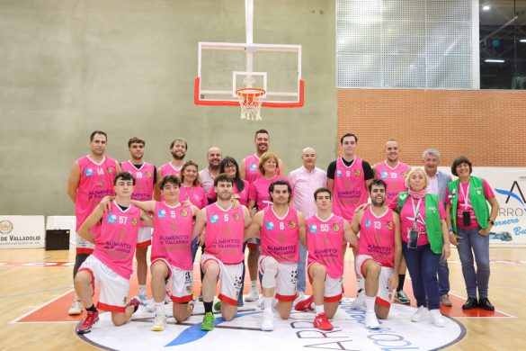 Partido de liga del Arroyo Baloncesto en el que vistieron camisetas rosas para dar su apoyo contra el cancer.