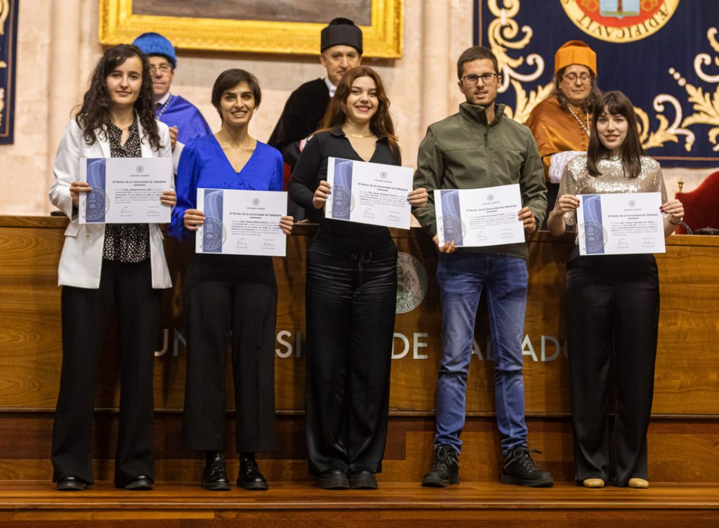 El Nuevo Arroyo - acto de entrega de diplomas a la excelencia académica