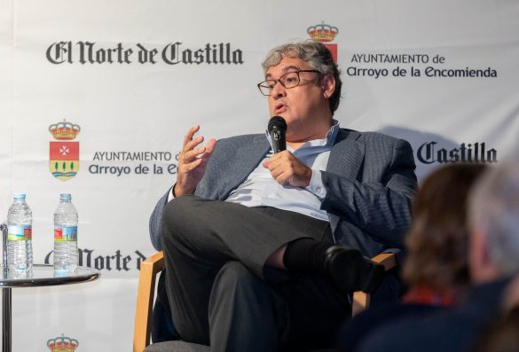 Juan Manuel de Prada ofreció una charla en Arroyo de la Encomienda organizada por El Norte de Castilla y el Ayuntamiento de Arroyo
