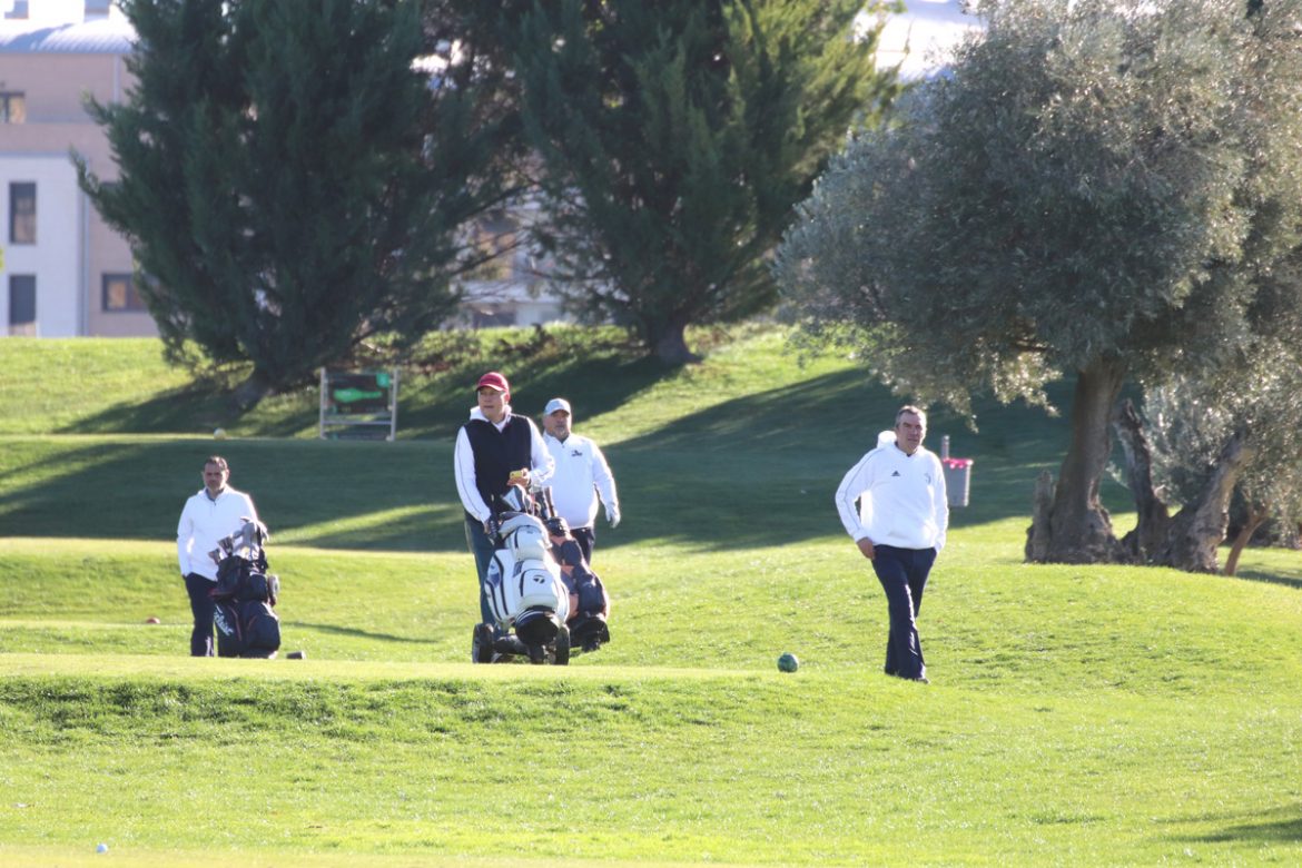 lUn momento de la octava edición de la liga por equipos celebrada en el campo de golf de Sotoverde. ENA