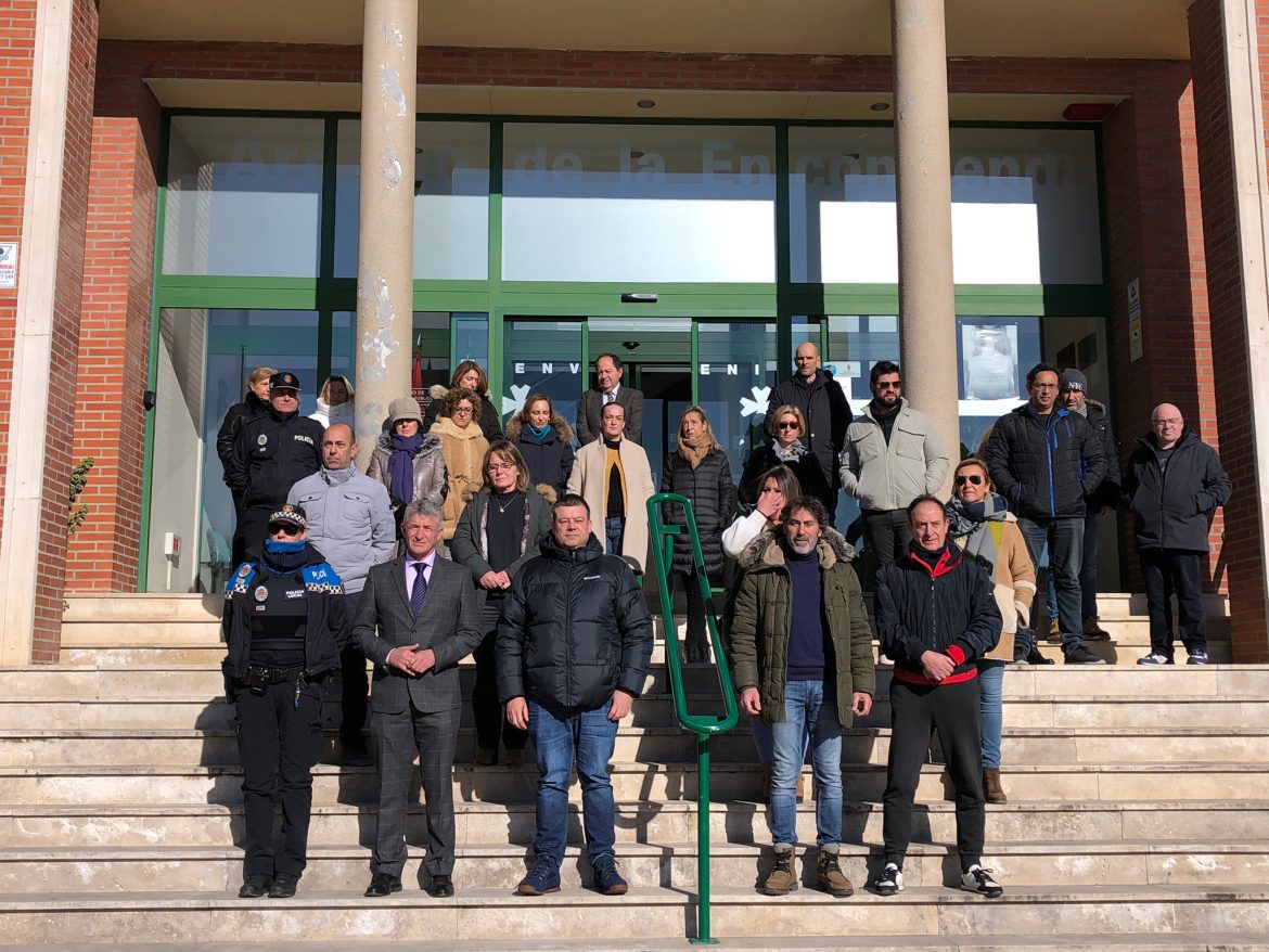 Minuto de silencio en repulsa del asesinato de violencia de género en Valladolid