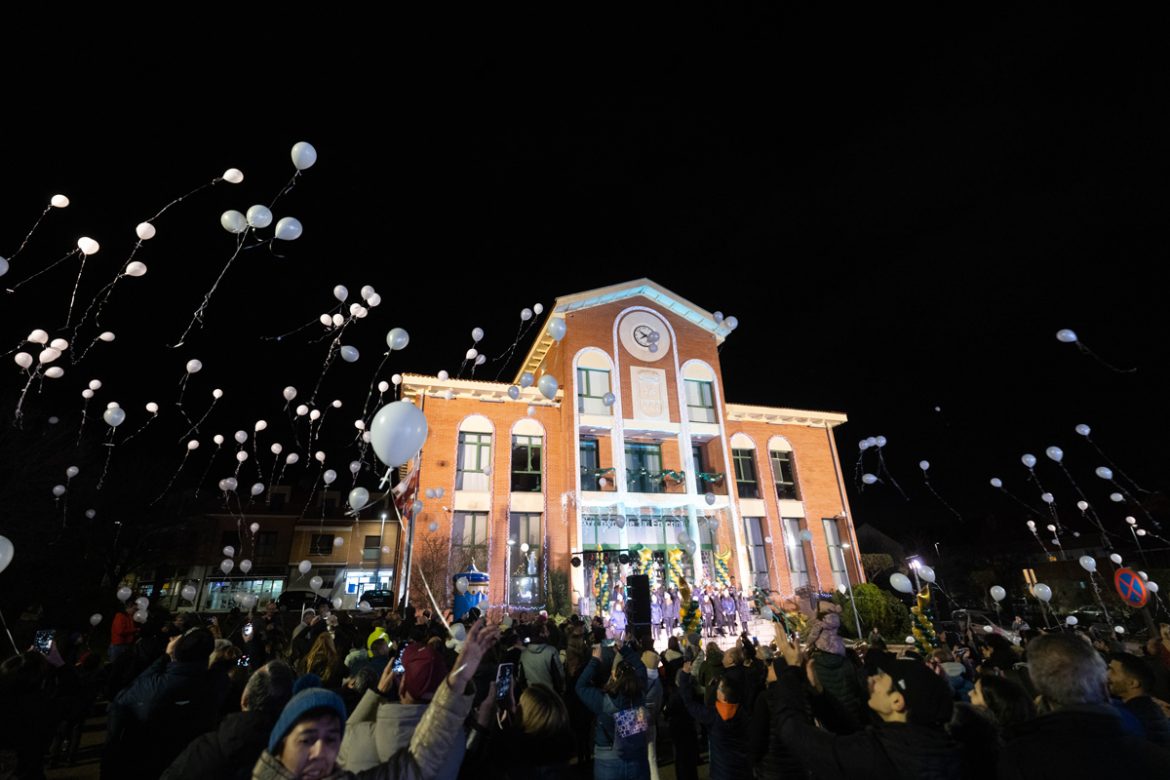Lanzamiento de globos biodegradables en Arroyo de la Encomienda para terminar 2022. J. C. Castillo