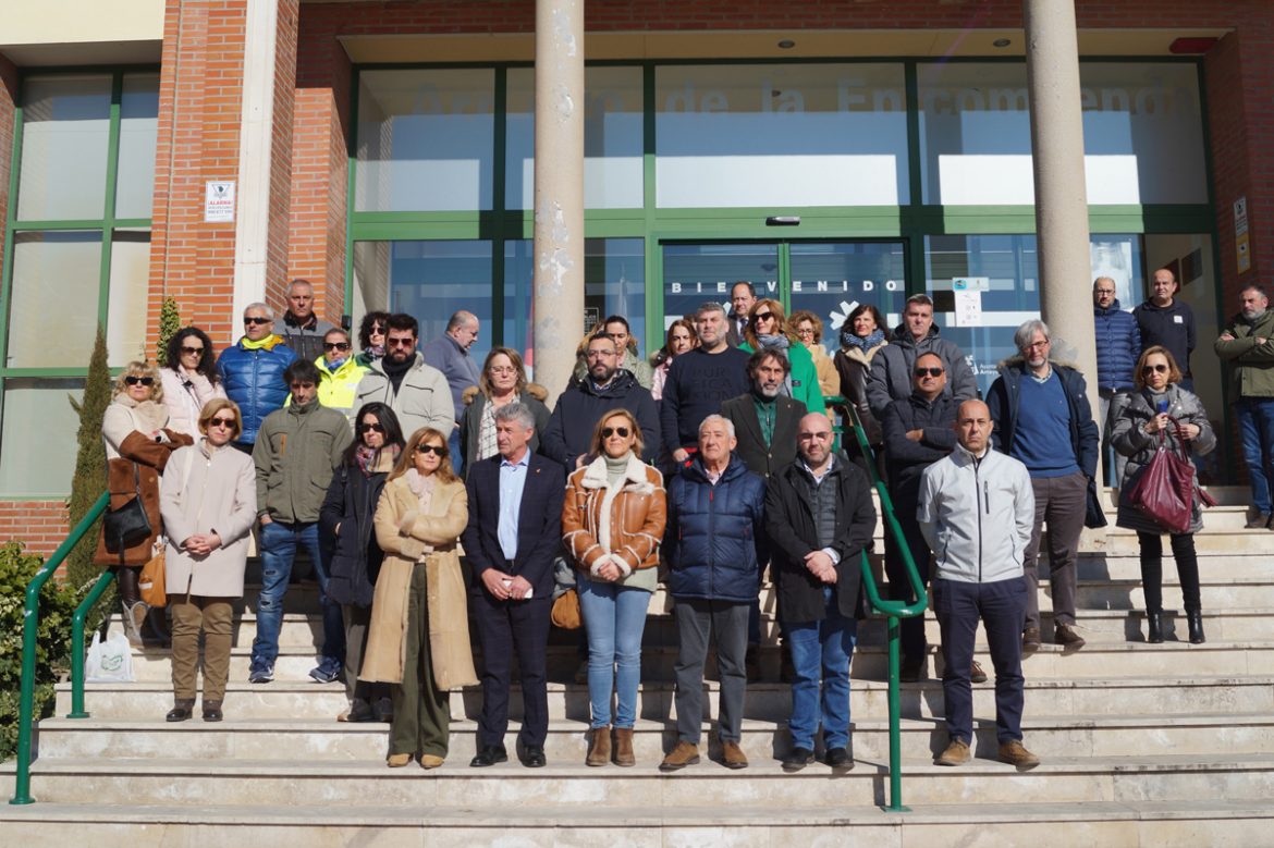 Minuto de silencio celebrado en el Ayuntamiento de Arroyo de la Encomienda por el fallecimiento de la ciclista Estela Domínguez. ENA