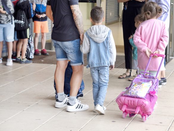 Arroyo cuenta con Escuelas Infantiles y centros de primaria y secundaria. ENA