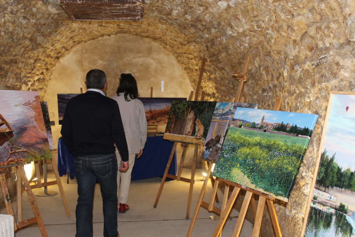 Paisajes de Arroyo, Cantabria, y Baleares se exponen en la bodega de Arroyo. ENA