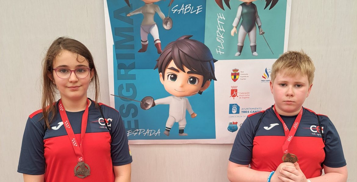 Pedro Gómez y Marian Fernández en el pabellón de Tres Cantos. ENA