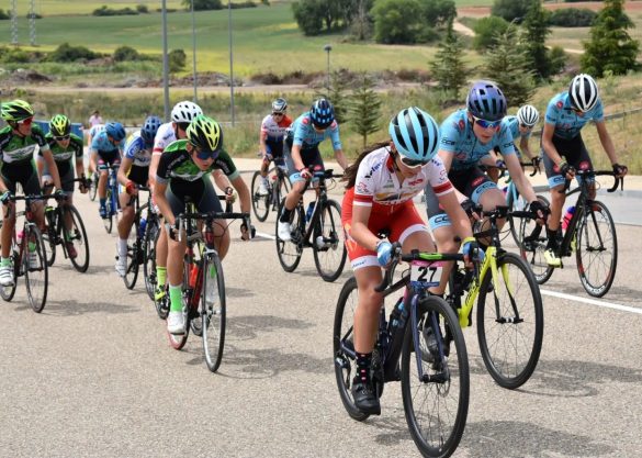 Una corredora del equipo Collosa en el Trofeo Escuelas. ENA