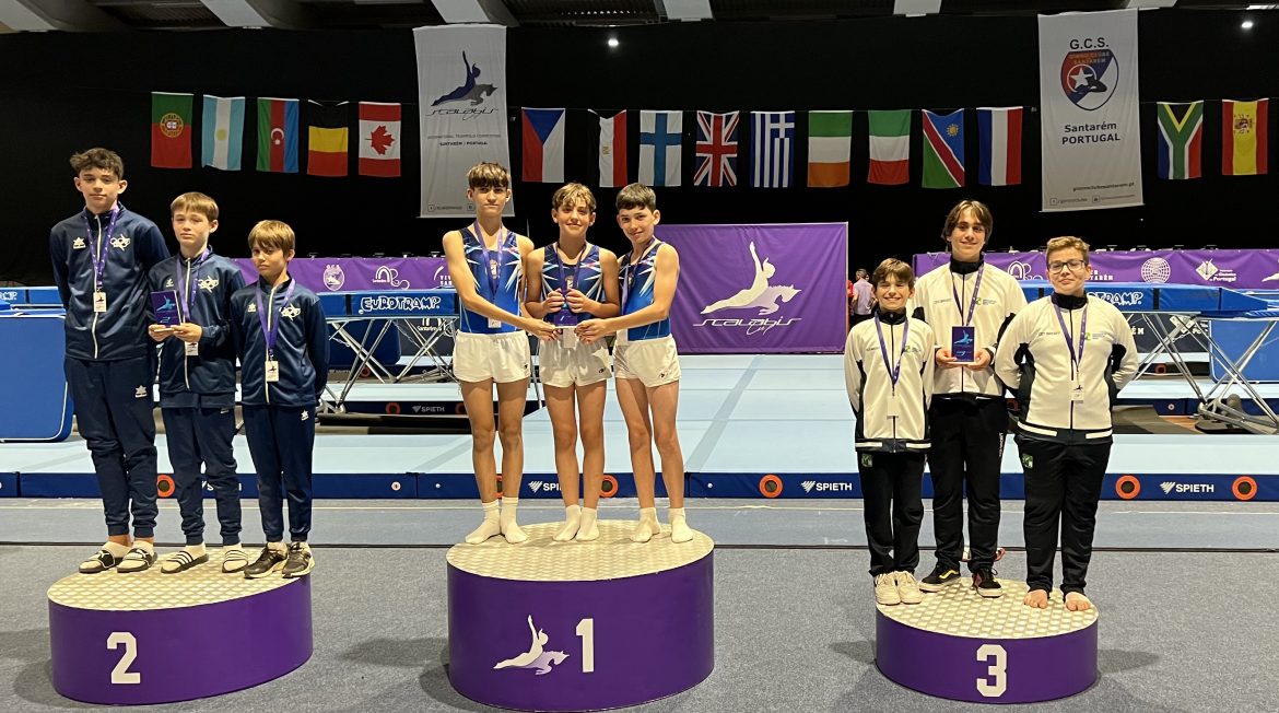 Gimnastas de la cantera del Club Trampolín Arroyo en el podio