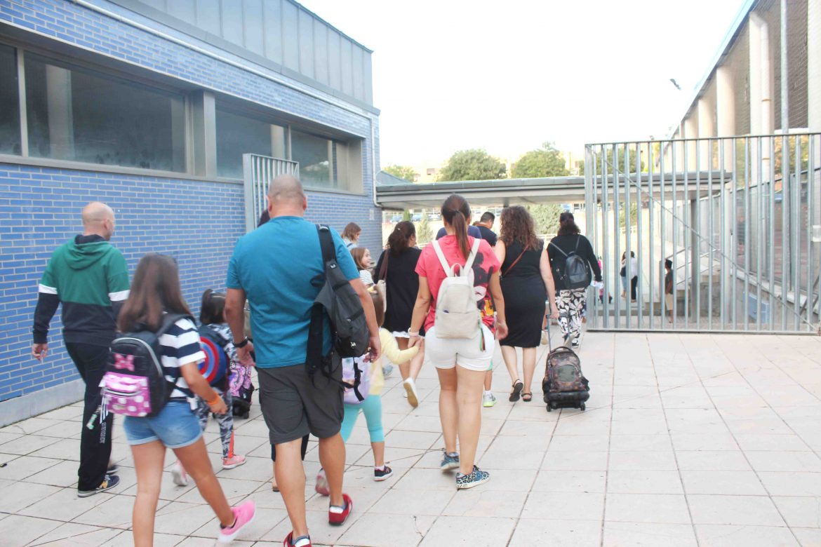 Más de 2.500 escolares vuelven a las aulas en Arroyo