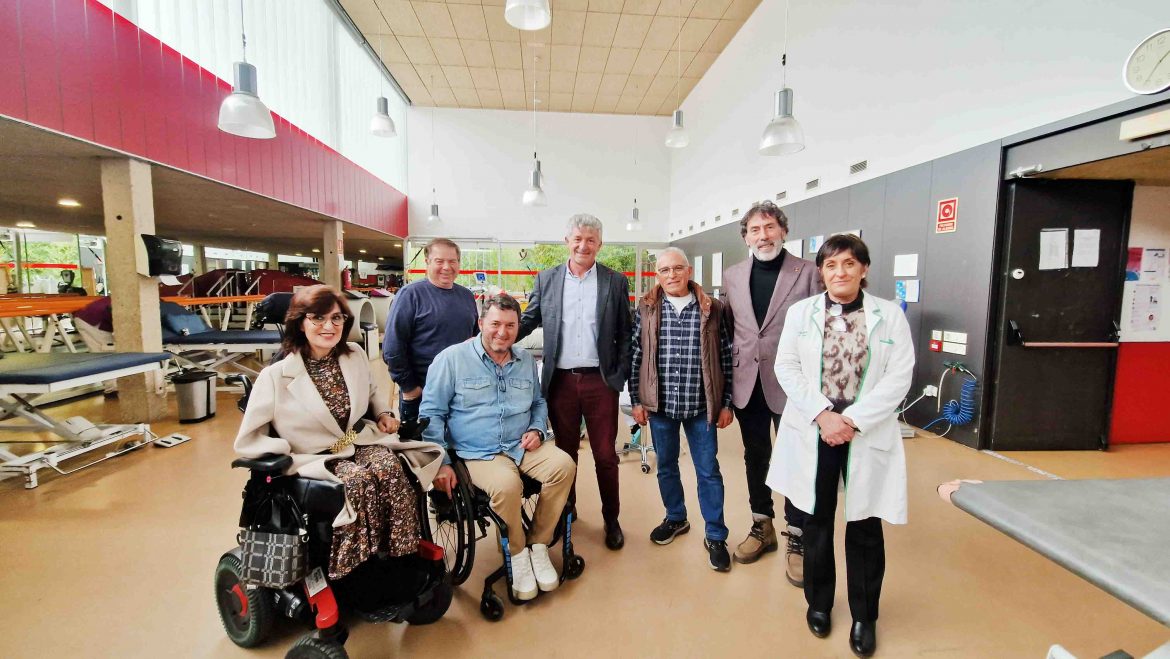 Un momento de la visita del alcalde en el centro de ASPAYM. ENA