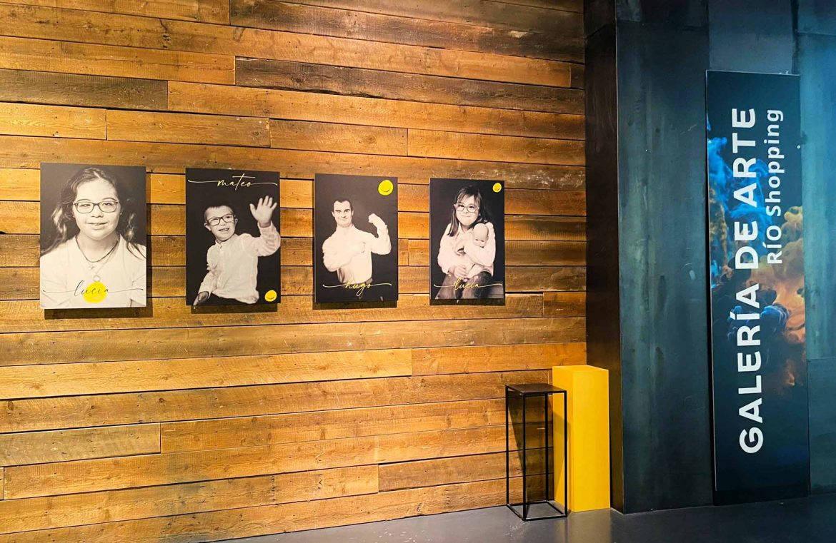 Algunos de los retratos que pueden verse en la galería de arte de RÍO Shopping. ENA