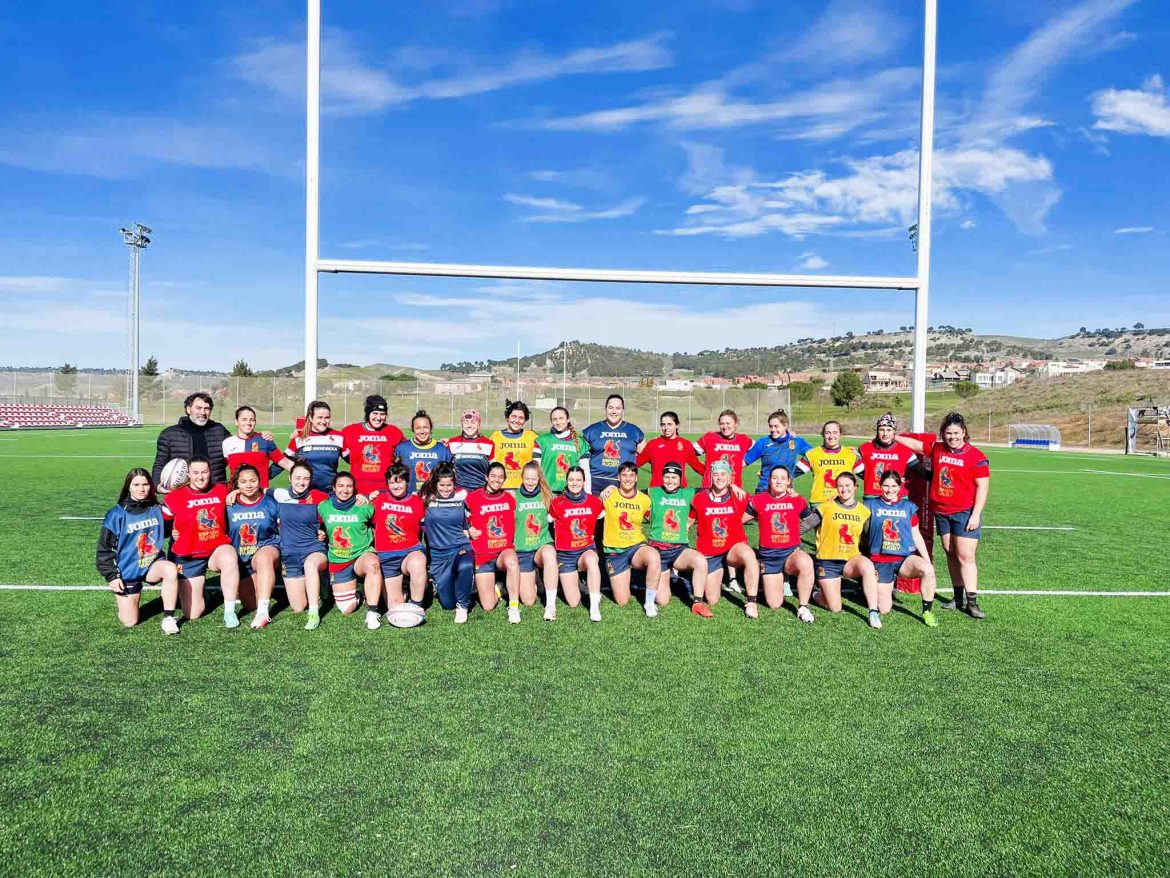 La Selección Española de Rugby XV femenino, en los campos de Sotoverde. ENA