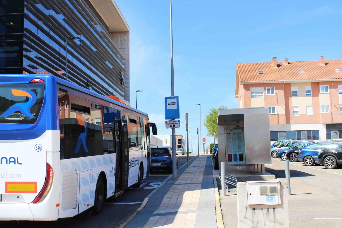 La parada del bus en la Casa de Cultura. ENA