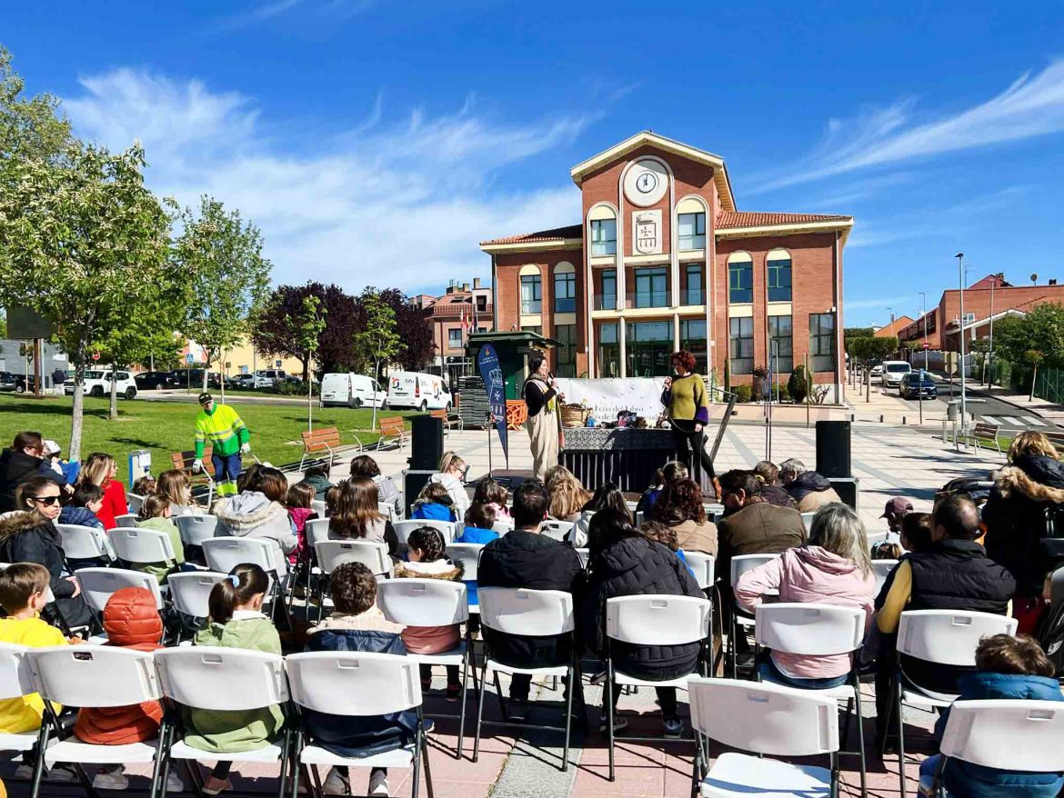 Feria del Libro celebrada en la plaza de España de Arroyo. ENA