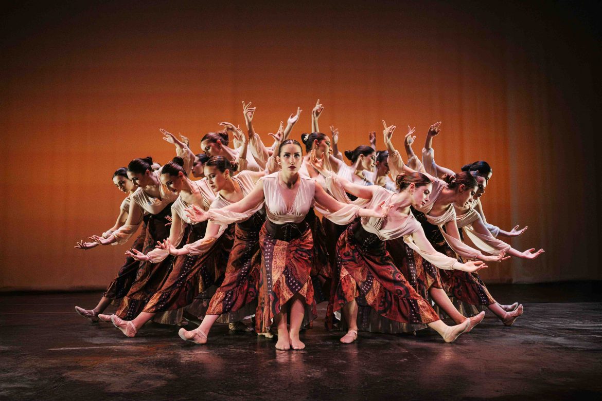 El elenco del Joven Ballet, tras su debut