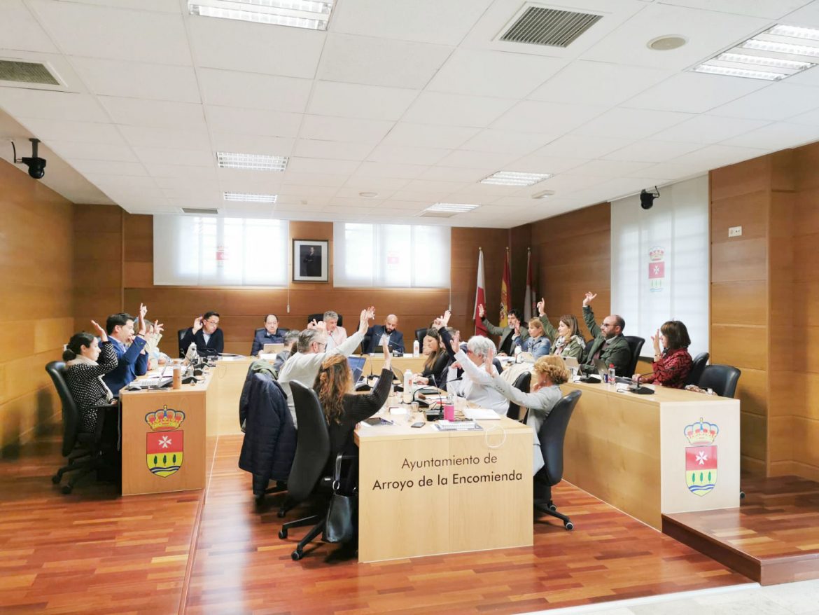 El Pleno vota por unanimidad la delegación en la Junta de la convocatoria de las plazas de agentes locales de Arroyo. ENA