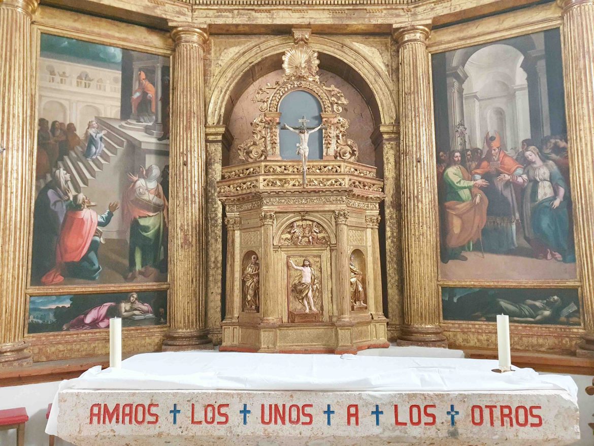 Sagrario de Gregorio Fernández, en la iglesia de Velliza, que acoge la exposición. ENA
