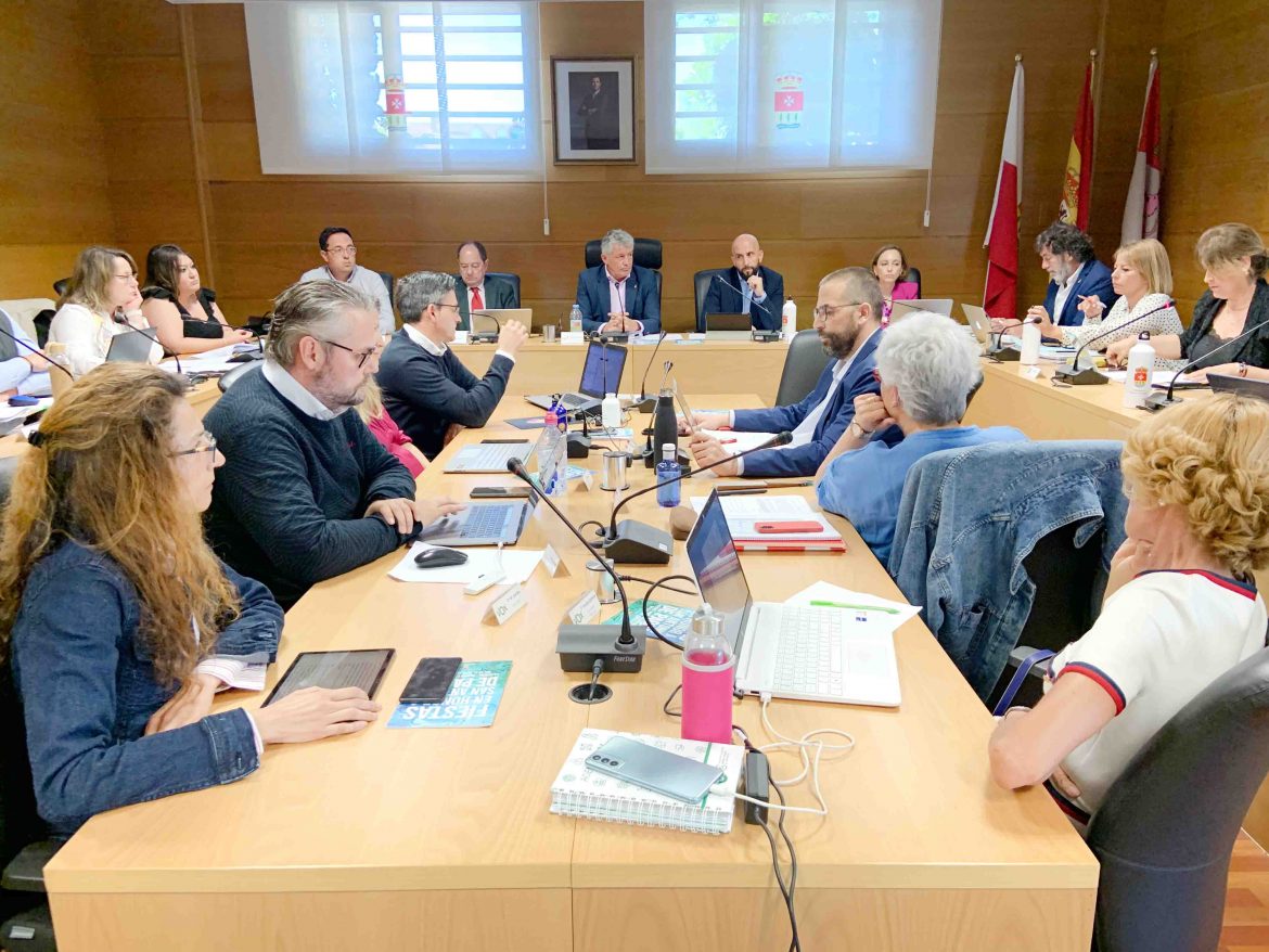 Un momento del Pleno del último Pleno celebrado en Arroyo. ENA