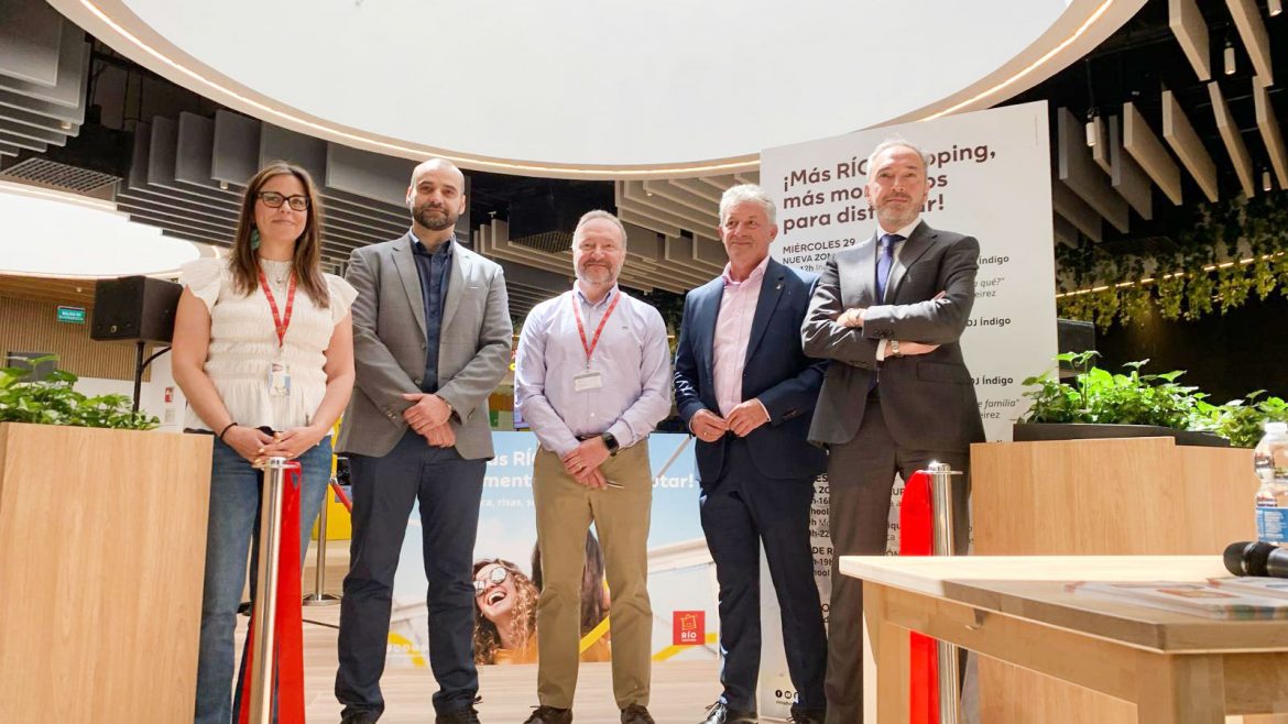 De izquierda a derecha, Sara Valladolid, Mário Barros, Juan Ros, Sarbelio Fernández y Alberto Díaz Pico. ENA