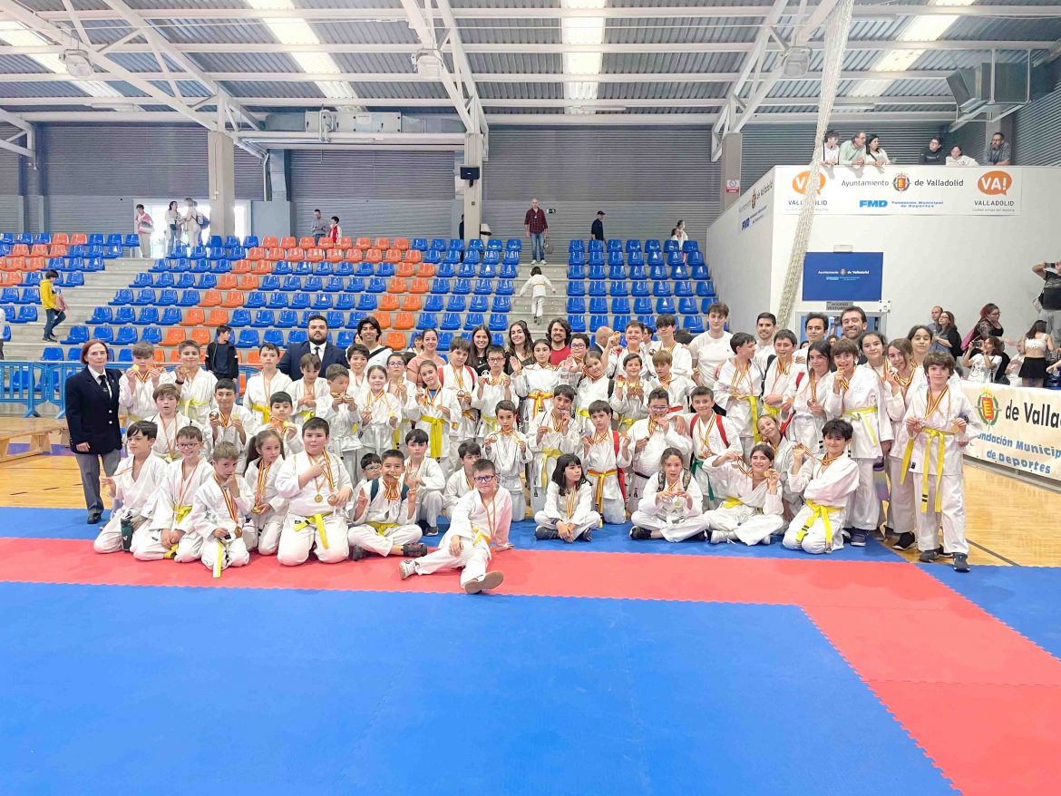 Alumnos en el XXXVII Campeonato Asociación Budokan Infantil por Equipos. ENA