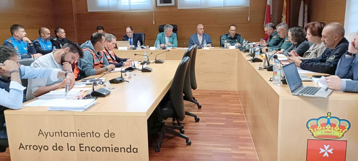 Reunión de la Junta de Seguridad celebrada en el salón de Plenos de Arroyo. ENA