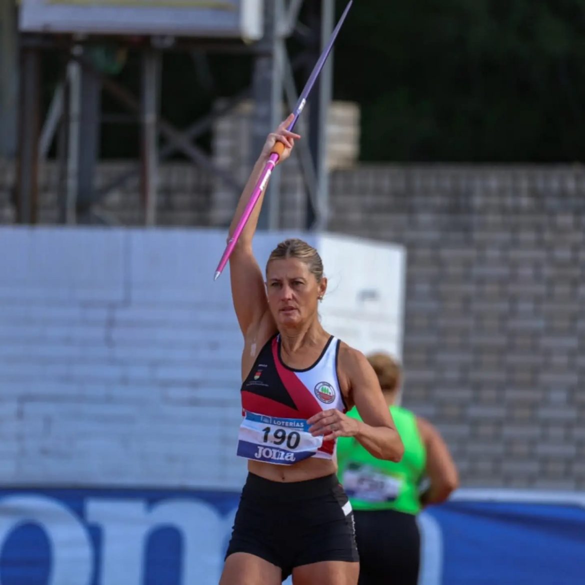Blanca Alonso, preparándose para lanzar una jabalina