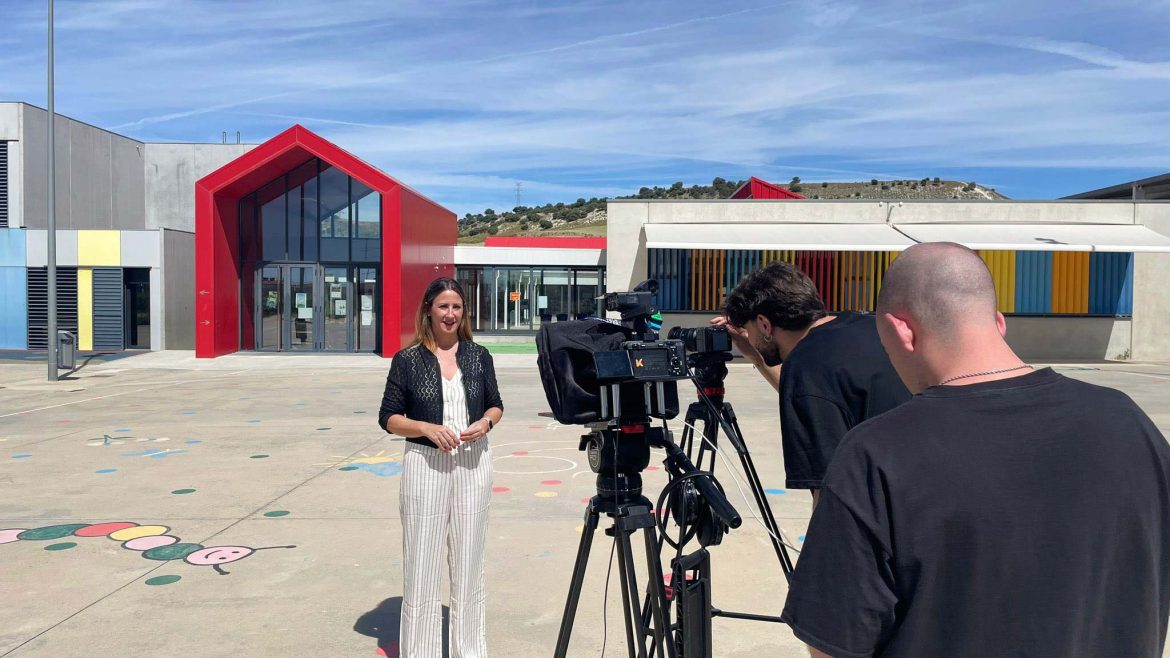 Profesorado del CEIP Kantic@ Arroyo, en plena grabación del material para el proyecto. ENA