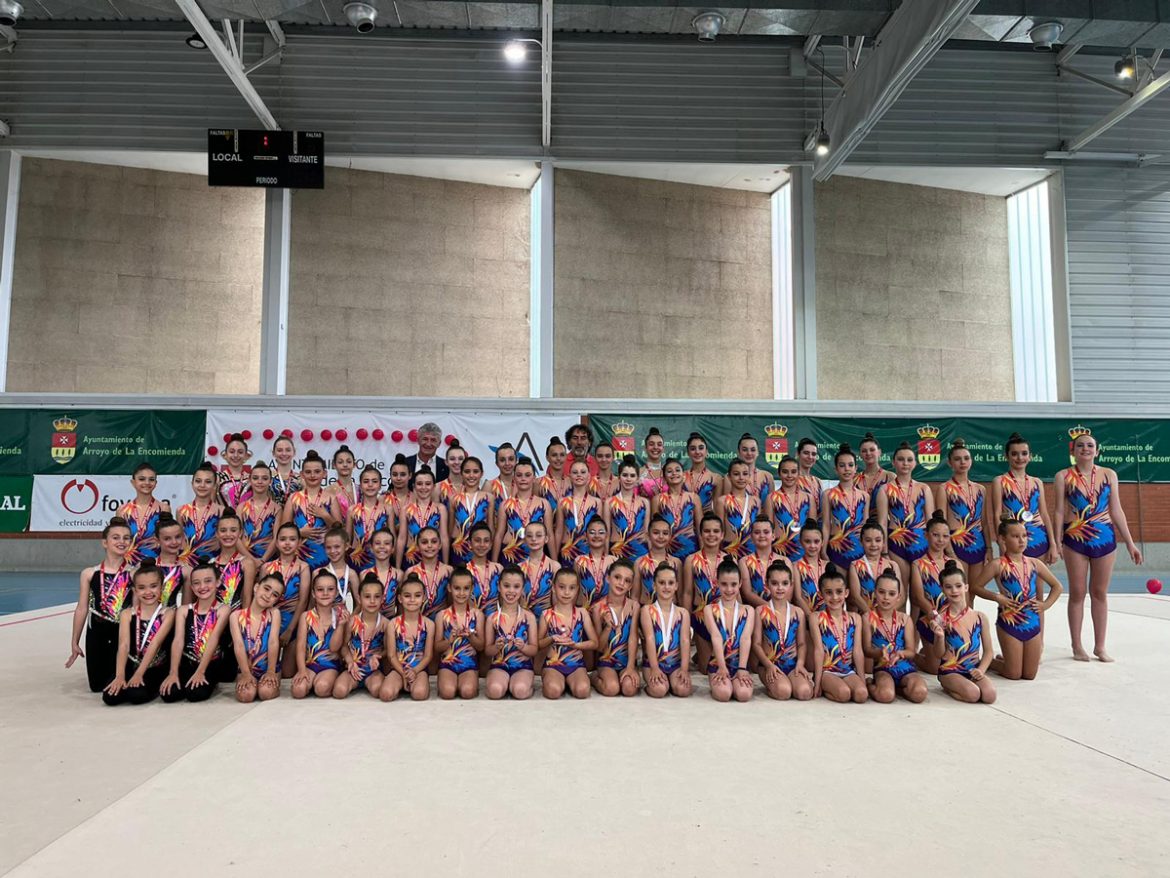 Las integrantes del Club Rítmica Arroyo durante su Gala anual de fin de curso. ENA