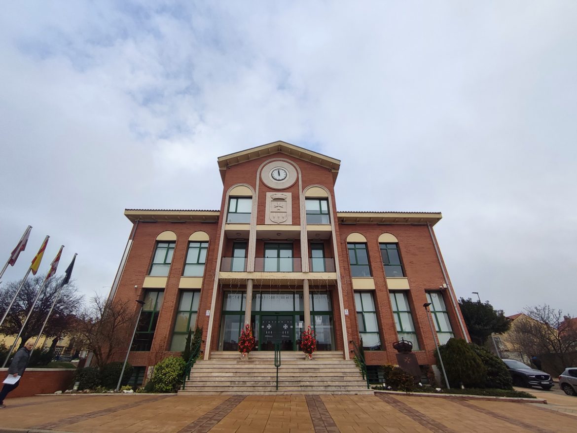 Fachada del Ayuntamiento de Arroyo de La Encomienda. ENA