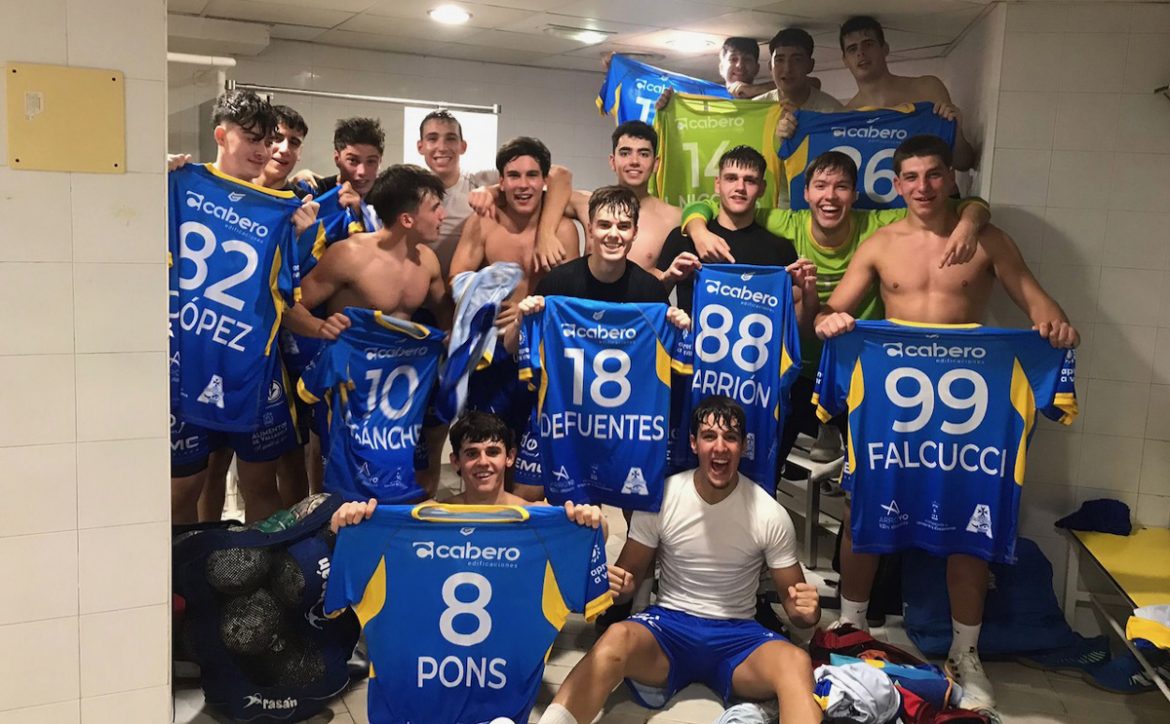 El Recoletas Arroyo Cabero Edificaciones tras ganar su partido frente al Covadonga. ENA