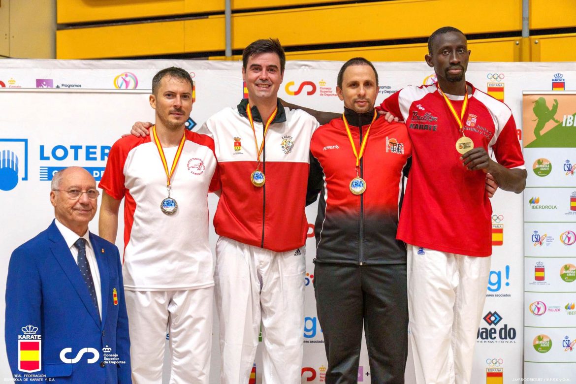 Adrián Lueje, en el podio. ENA