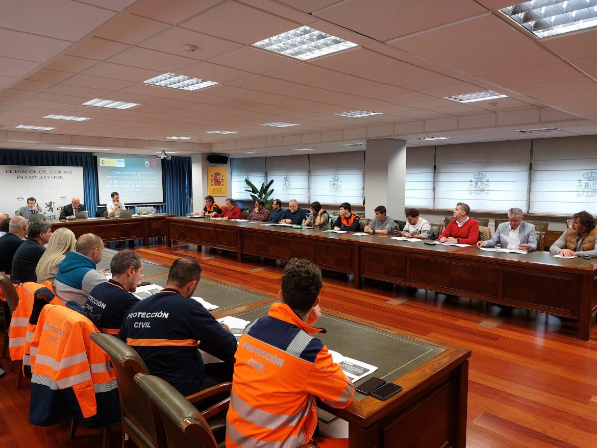 Reunión del subdelegado del gobierno en Valladolid con los alcaldes y Protección Civil. ENA