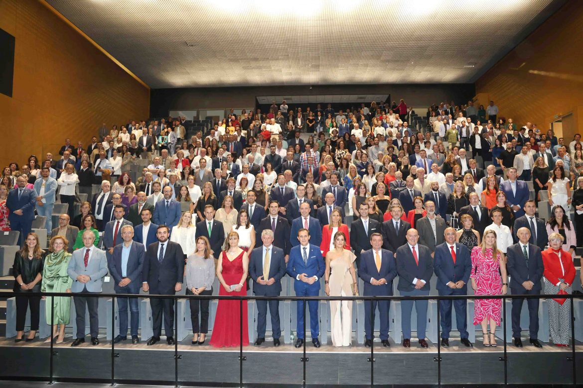 Medio millar de alcaldes y concejales se dieron cita en la Casa de la Música y el Teatro en Arroyo para celebrar el Día de la Provincia. ENA