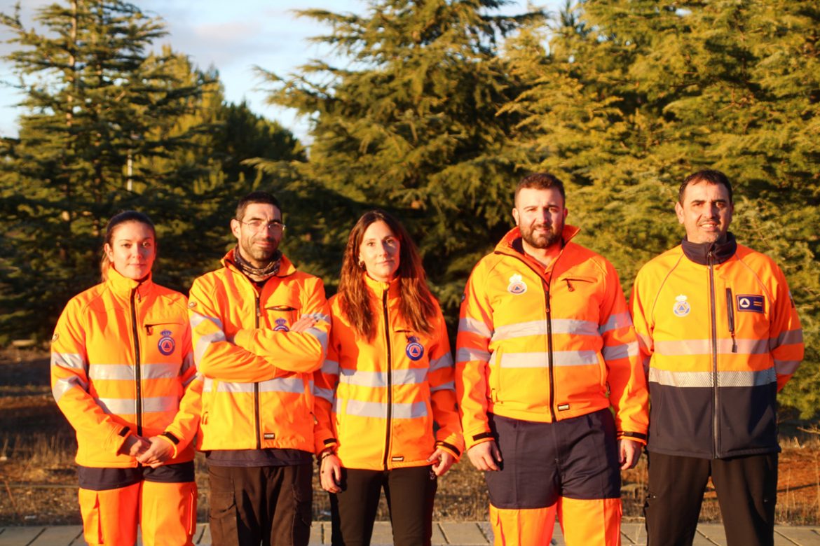 Alba Zurro, Jacobo Díez, Ana Hernández, David Peña y Roberto Castro, voluntarios de protección civil. ÁLVARO REDONDO