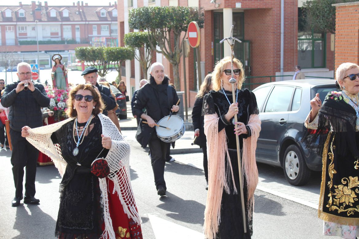 Procesión de las Águedas en Arroyo de la Encomienda