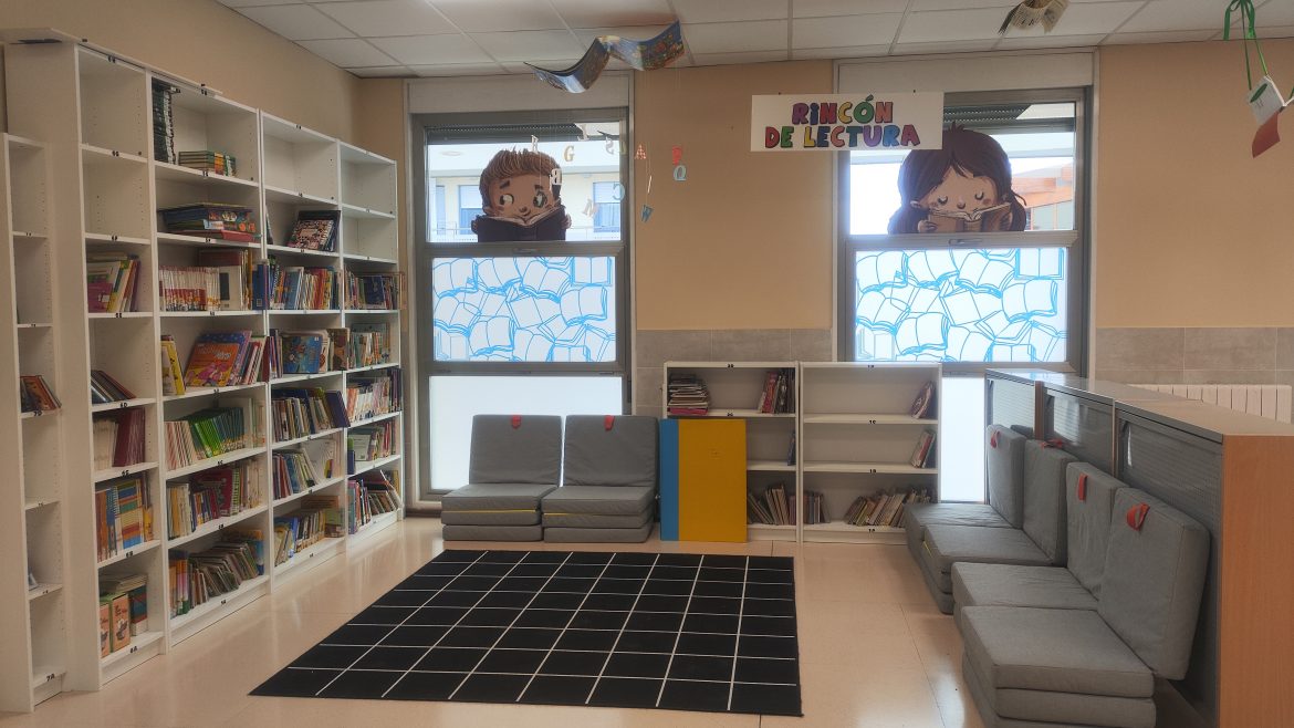 Rincón de lectura en la Biblioteca del CEIP Raimundo de Blas. ENA