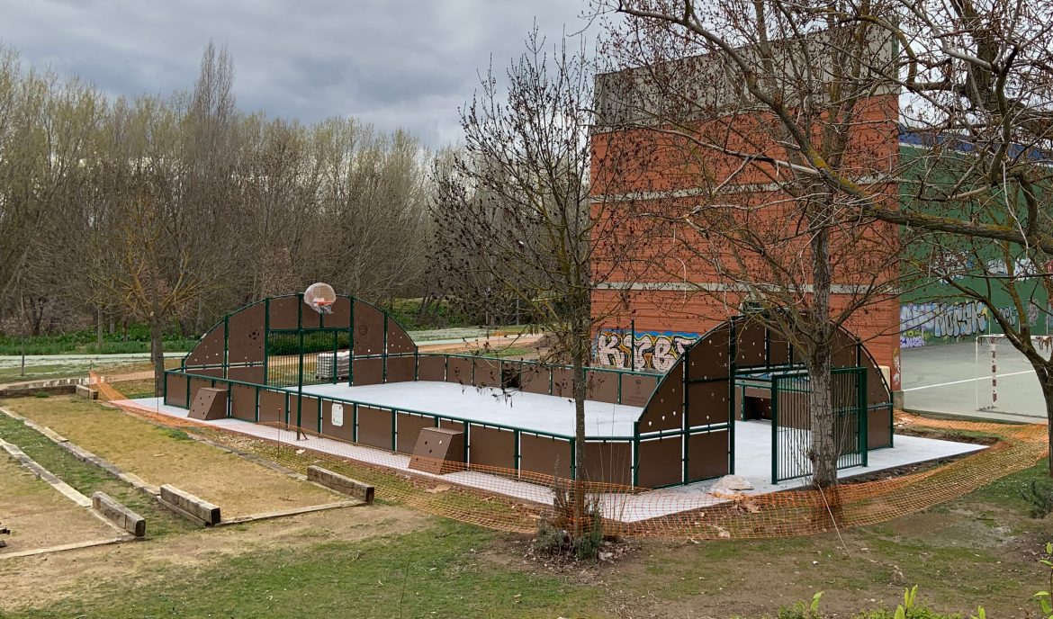 Pista polideportiva en Arroyo