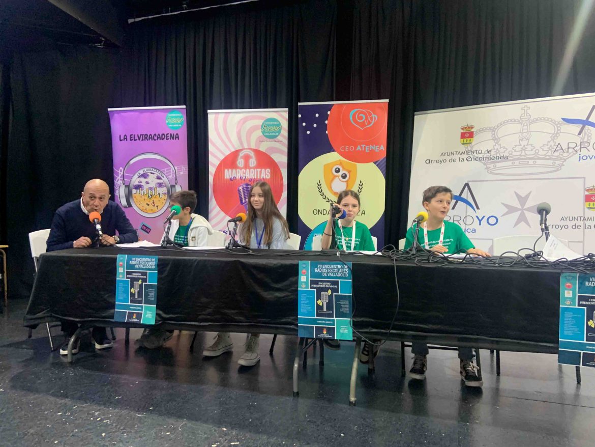 Carlos Raúl Martínez, de la cadena Ser, ha participado en el Encuentro de las Radio Escolar en Arroyo. ENA