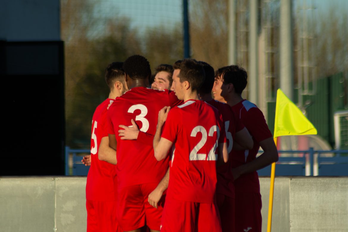 Jugadores del Unión Arroyo celebran un gol ante el Valdestillas