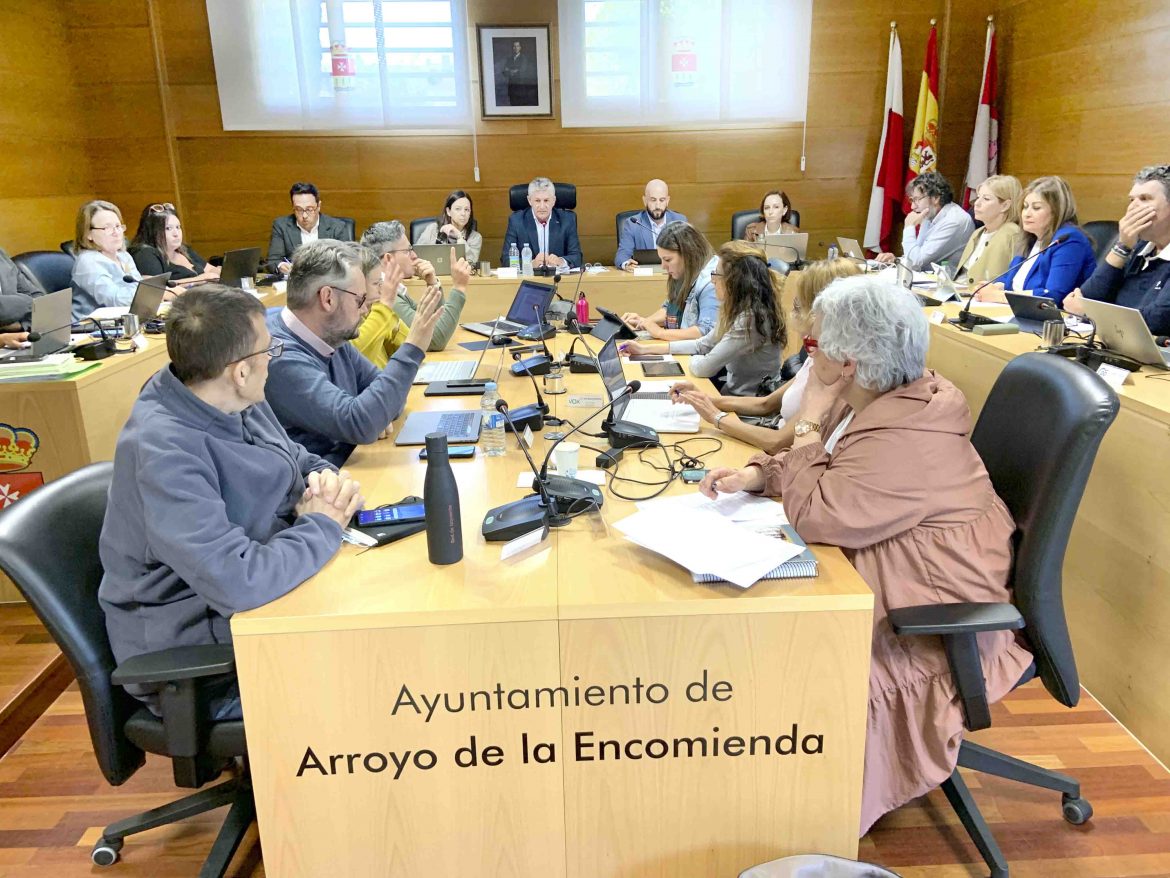 Sesión plenaria en el Ayuntamiento celebrada el pasado 30 de abril. ENA