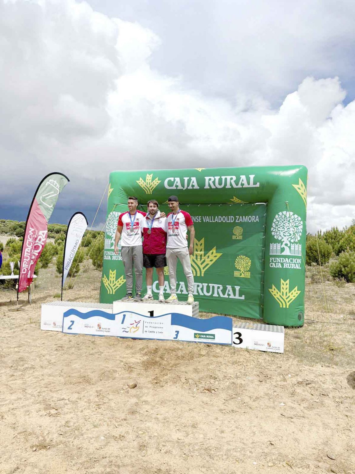 Jaime Sánchez en el podio de Monte la Reina, con la medalla de oro. ENA