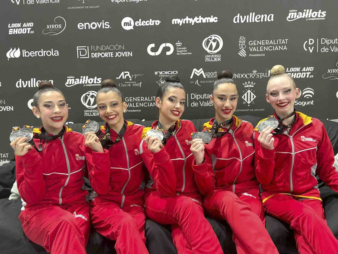 El conjunto, con Martyna Gasent a la derecha, subcampeón de España. ENA