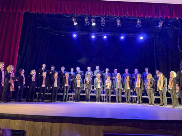 La Coral Támbara en el escenario de Arévalo durante la XI Muestra de Habaneras. ENA