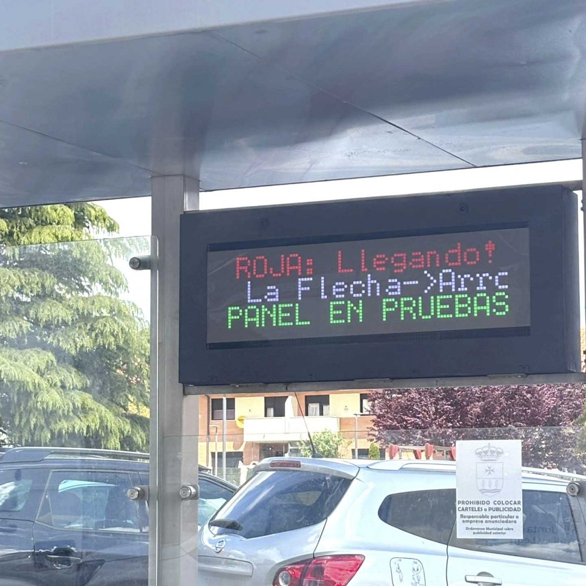 El Ayuntamiento ha iniciado la instalación de unos nuevos paneles informativos en las paradas de bus