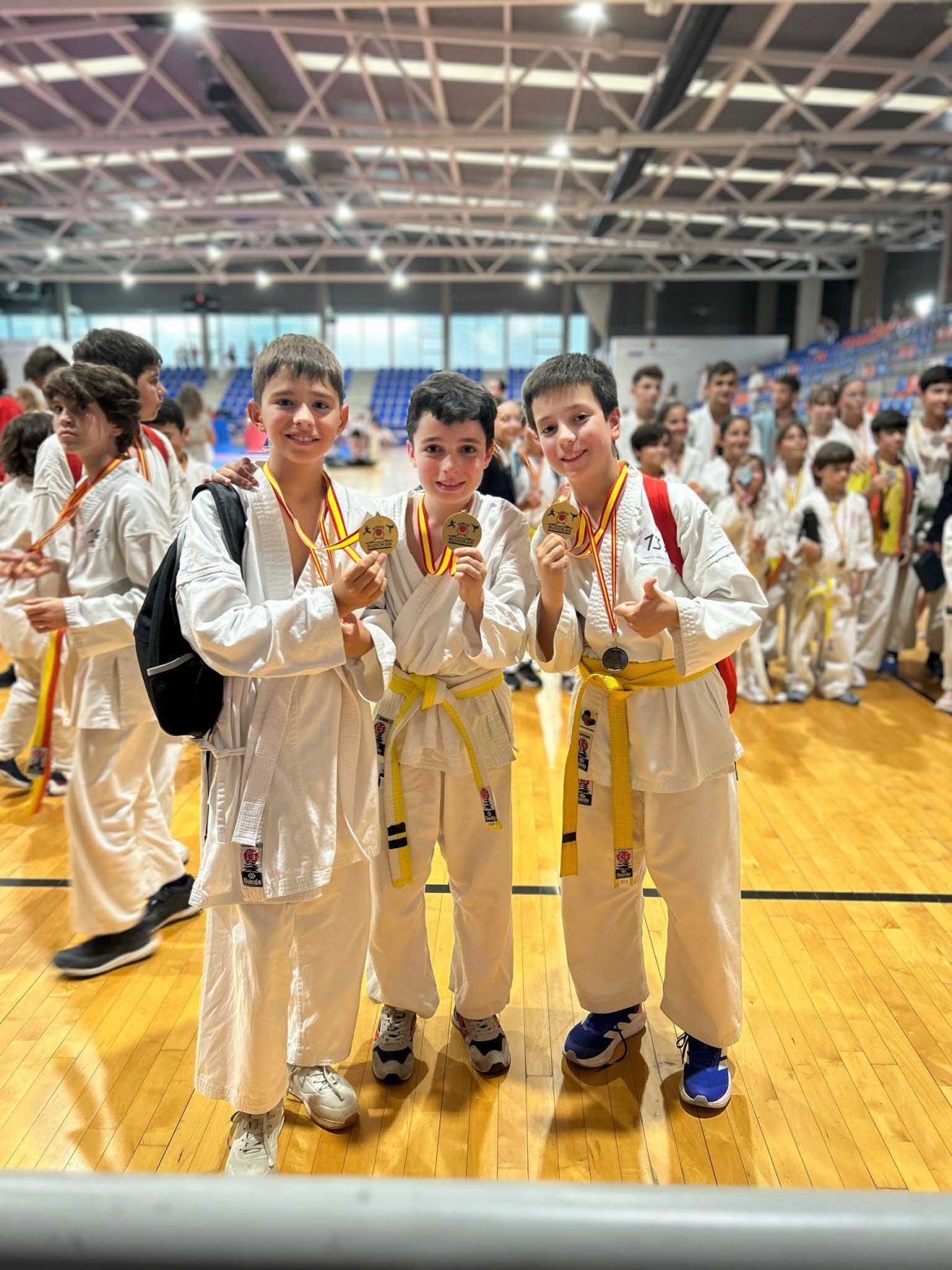 Gabriel Rivas, Leo Sanz y David Morán, con la medalla de oro. ENA