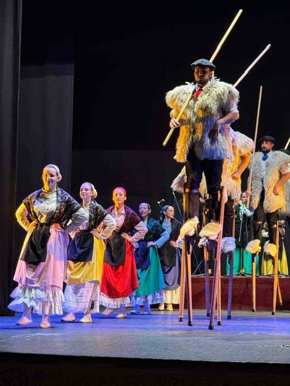 Folclore característico de la región de Las Landas. ENA