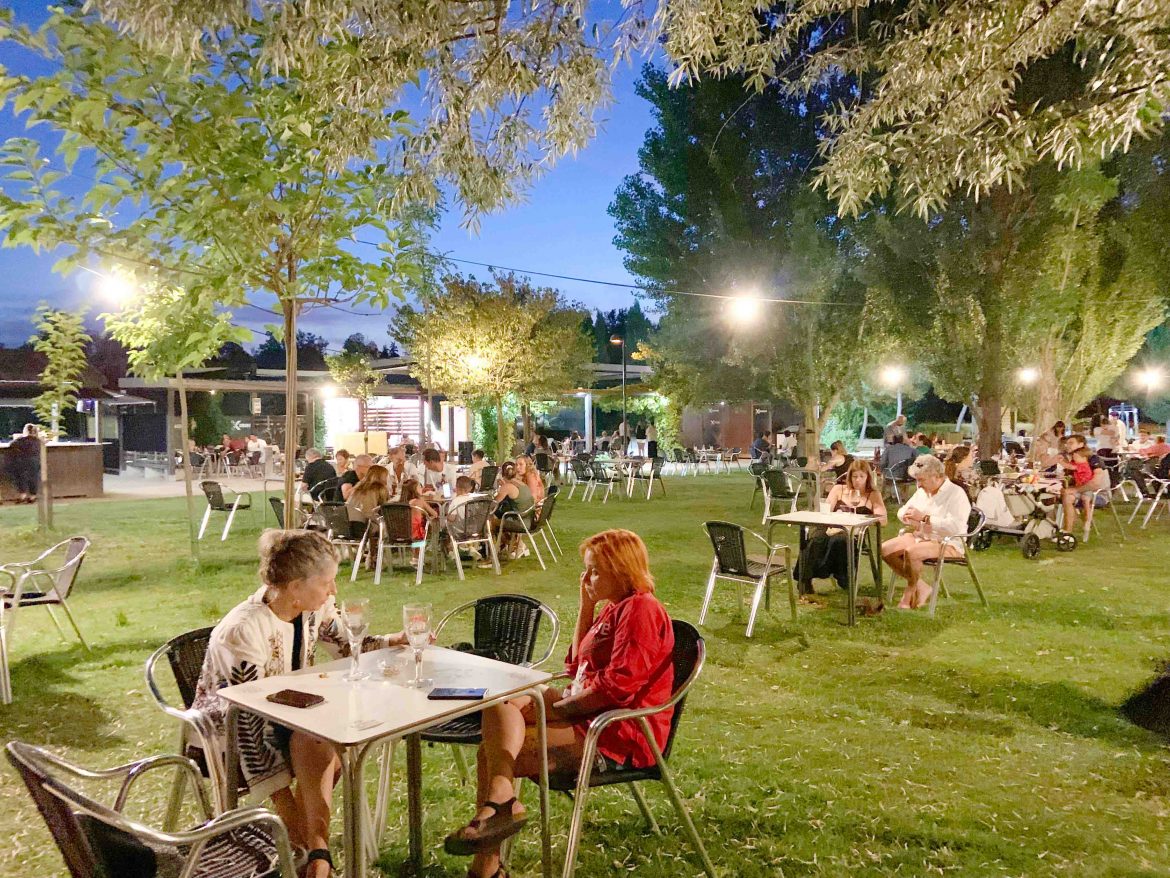 Terraza Xiringo Take it en el parque del Socayo de Arroyo de la Encomienda