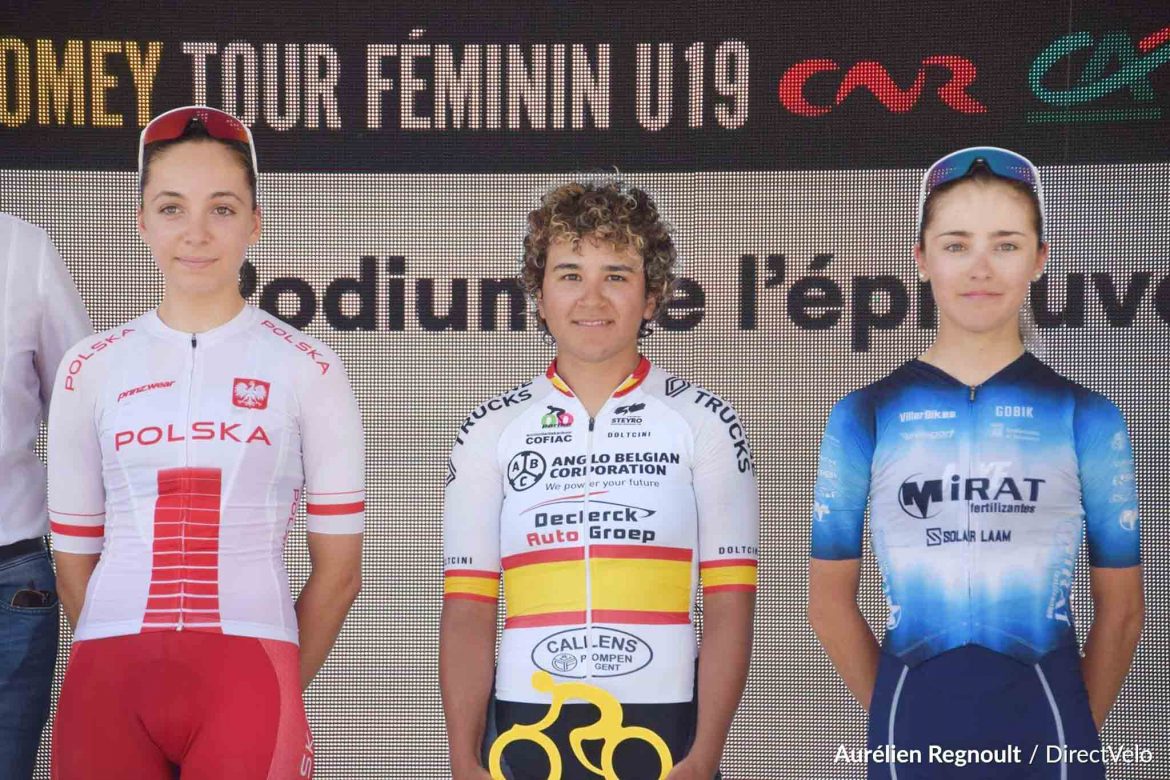 La corredora arroyana Lidia Castro en el podio del Tour de Valmorey