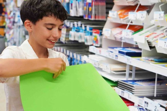 Las ayudas sirven para comprar material escolar, libros y material informático. ENA