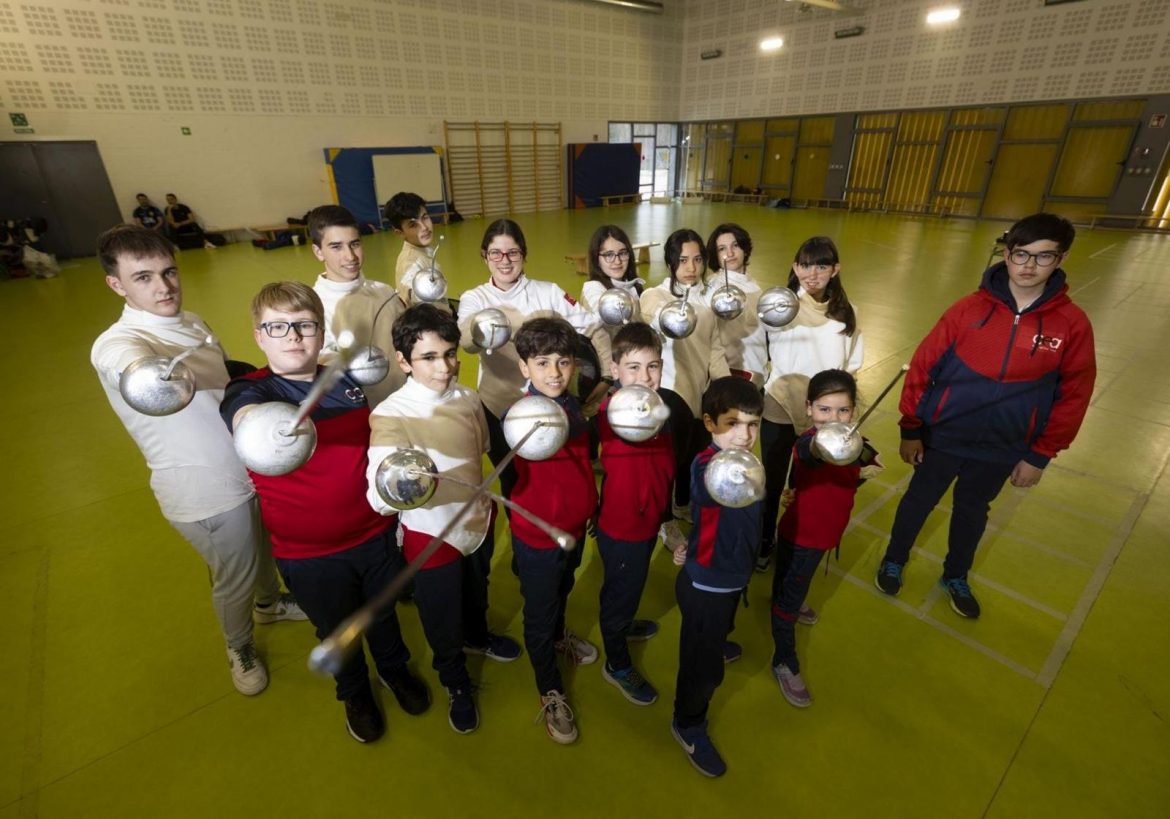 Alumnos del Club Esgrima Arroyo. ENA
